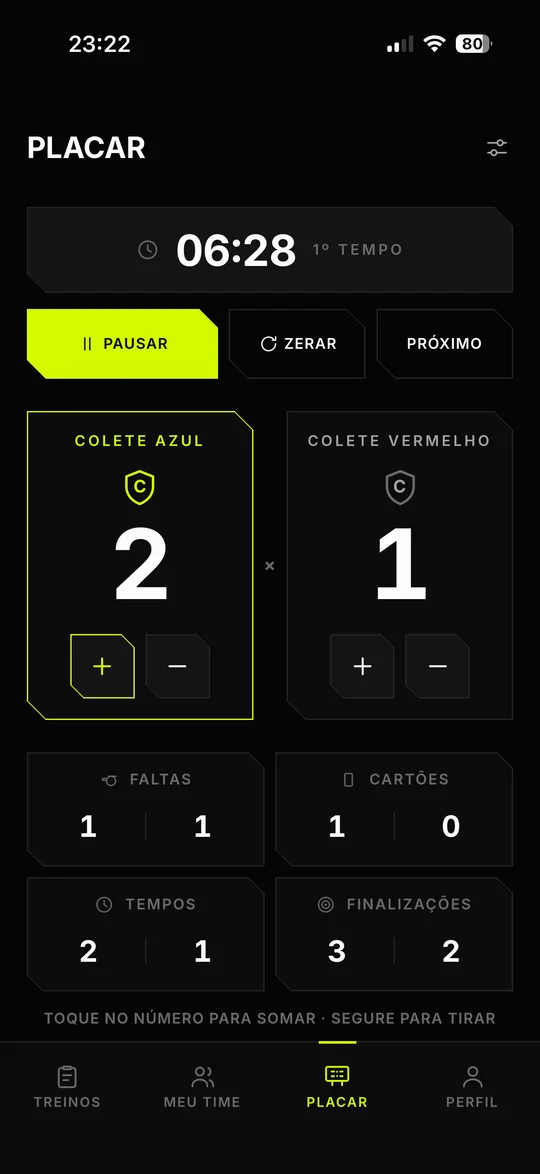 Tela de placar do aplicativo, com cronômetro e gols de cada time